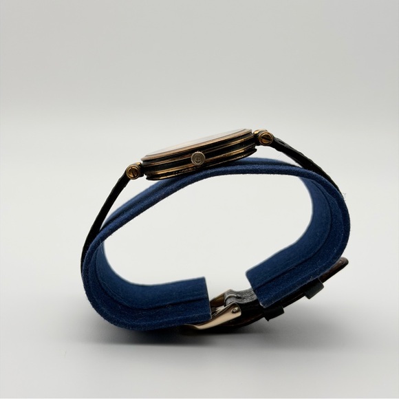 GUCCI VINTAGE BLACK DIAL GOLD-TONE QUARTZ WATCH – 30MM - Picture 2 of 11